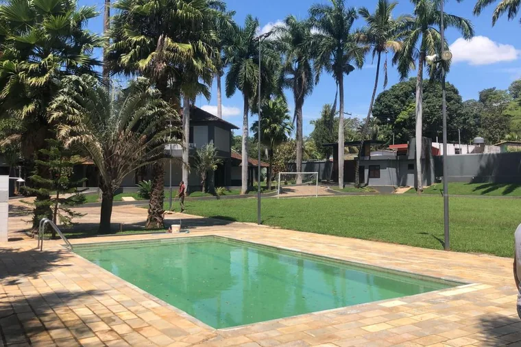 Clínica de reabilitação em Moema - MG Piscina e área verde ao ar livre, em unidade de acolhimento da rede em Minas Gerais
