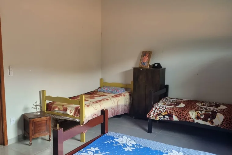 Clínica de reabilitação em São Gonçalo do Pará - MG Dois camas em ambiente simples, em unidade de acolhimento da rede em Minas Gerais