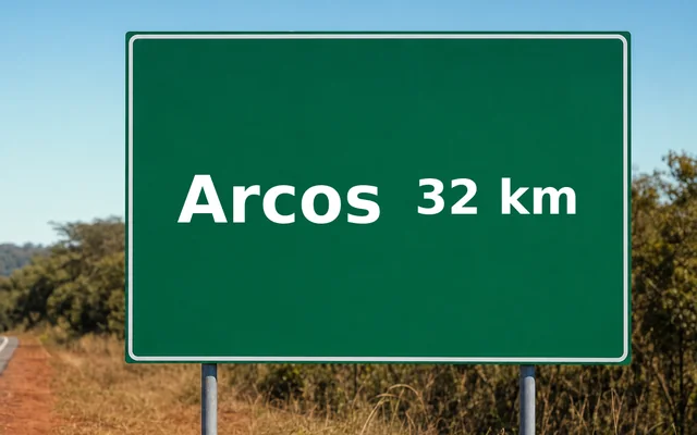 Arcos - MG Placa de estrada indicando Arcos a 32 km