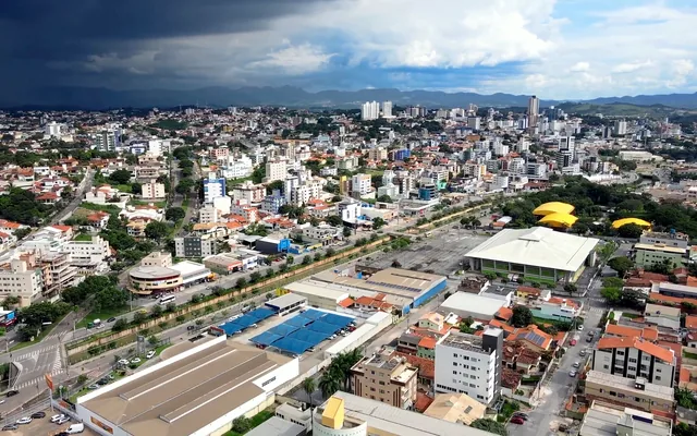 Betim - MG Vista da cidade com edifícios e ruas em Betim