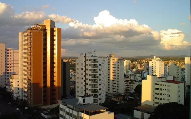 Divinópolis - MG Vista de prédios em área urbana em Divinópolis