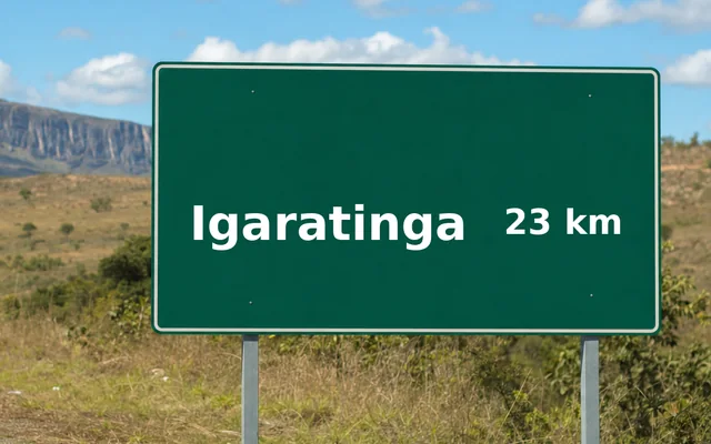 Igaratinga - MG Placa de estrada indicando Igaratinga a 23 km