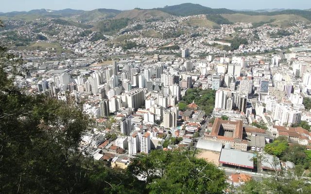 Juiz de Fora - MG Vista aérea de área urbana com prédios em Juiz de Fora