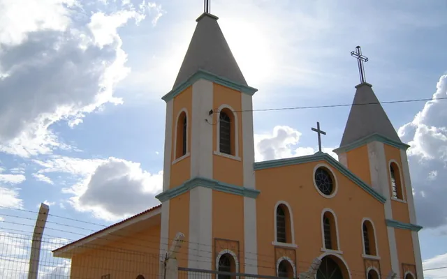 Santo Antônio do Monte - MG Igreja com torres e céu ao fundo em Santo Antônio do Monte